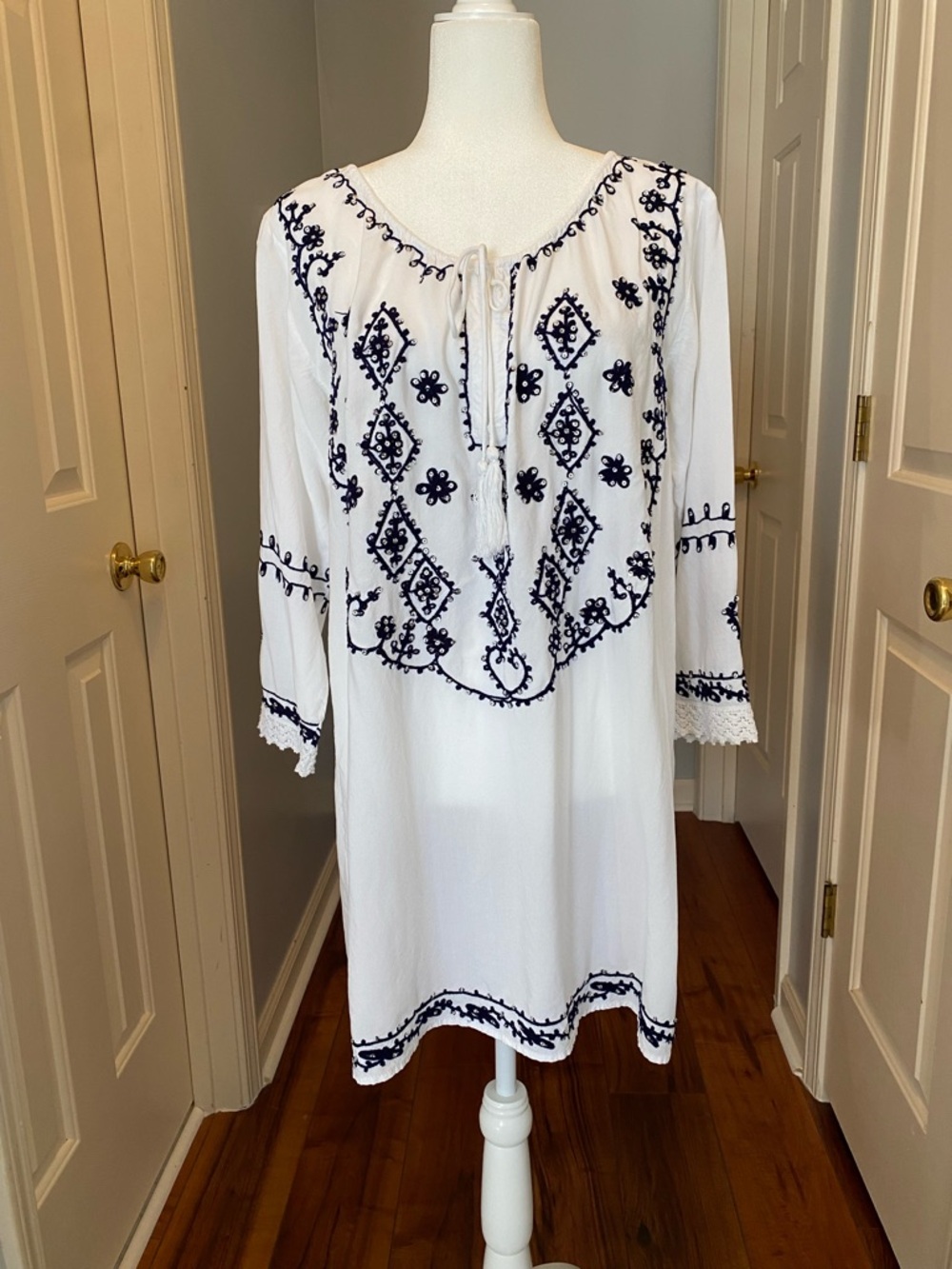 VENUS Beach Cover-up White with Navy Embroidery